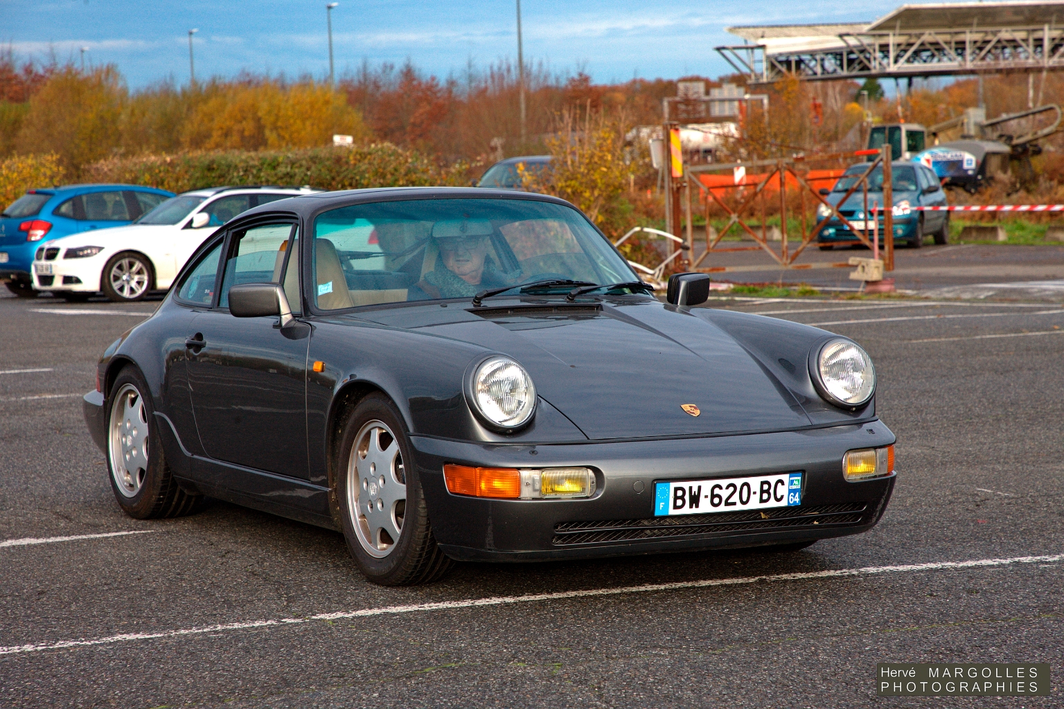 Porsche 911 Carrera 2-964_01.jpg